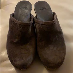 Ugg brown suede clogs size 6 !